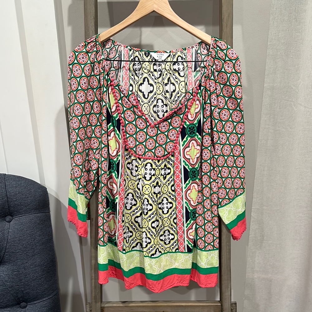 Crown & Ivy Multicolor Geometric Blouse